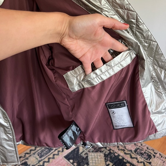 NWOT Noize Gold Metallic Quilted Cropped Puffer Jacket - Picture 15 of 16